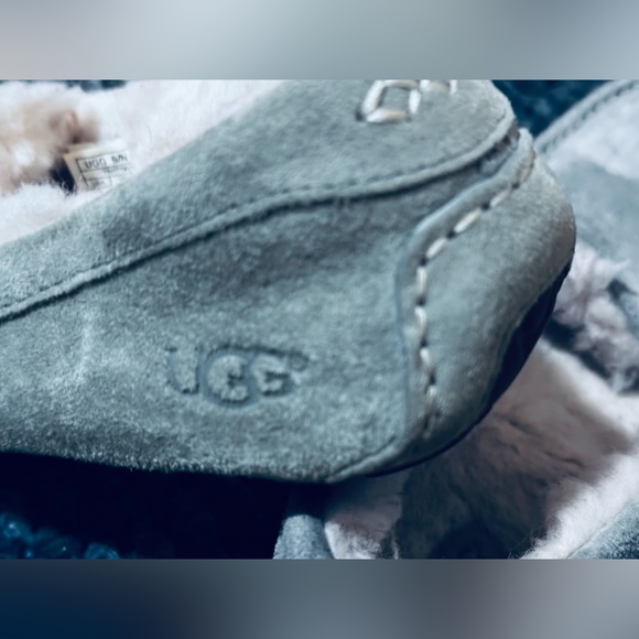 New UGGS Ansley Light Grey Slipper/Moccasins - Picture 7 of 14